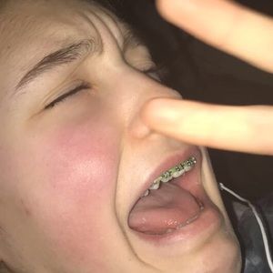 Meet your Posher, Leona